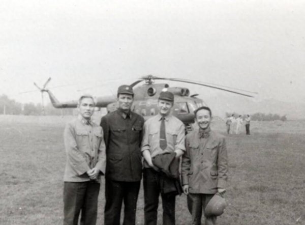 搭载苏联军事咨询人团的飞机就降落在新闻头条咋退河内机场